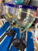 Load image into Gallery viewer, Glass Wine Blu Rim
